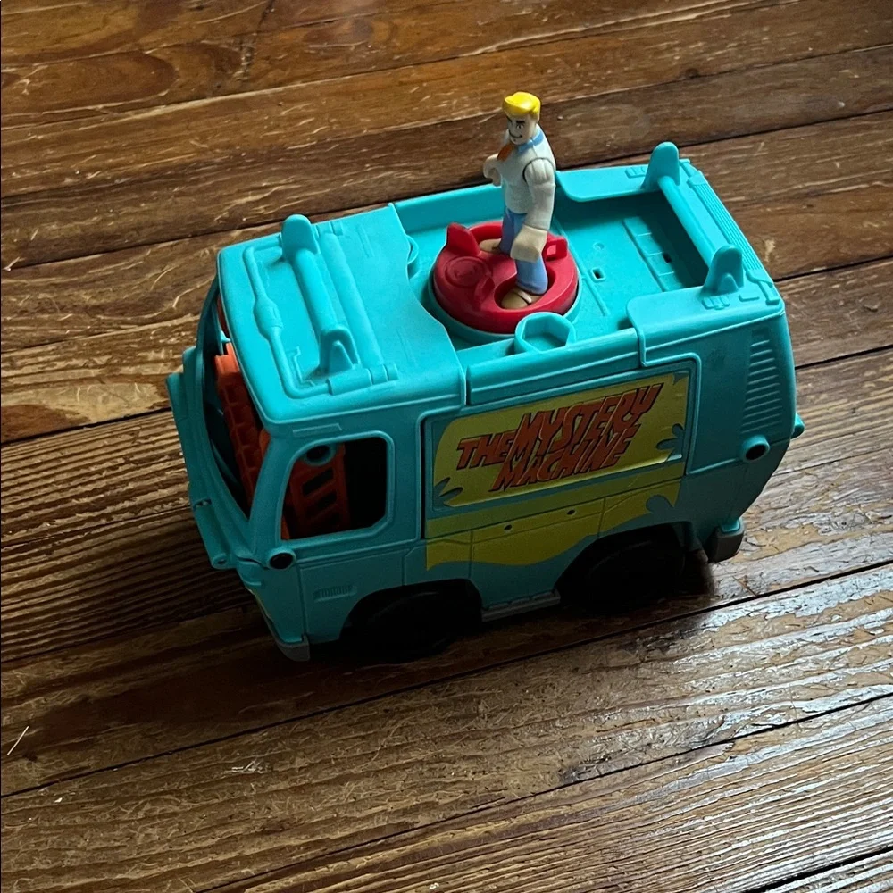 Scooby-Doo Mystery Machine Toy Van with Figure - Teal and Red